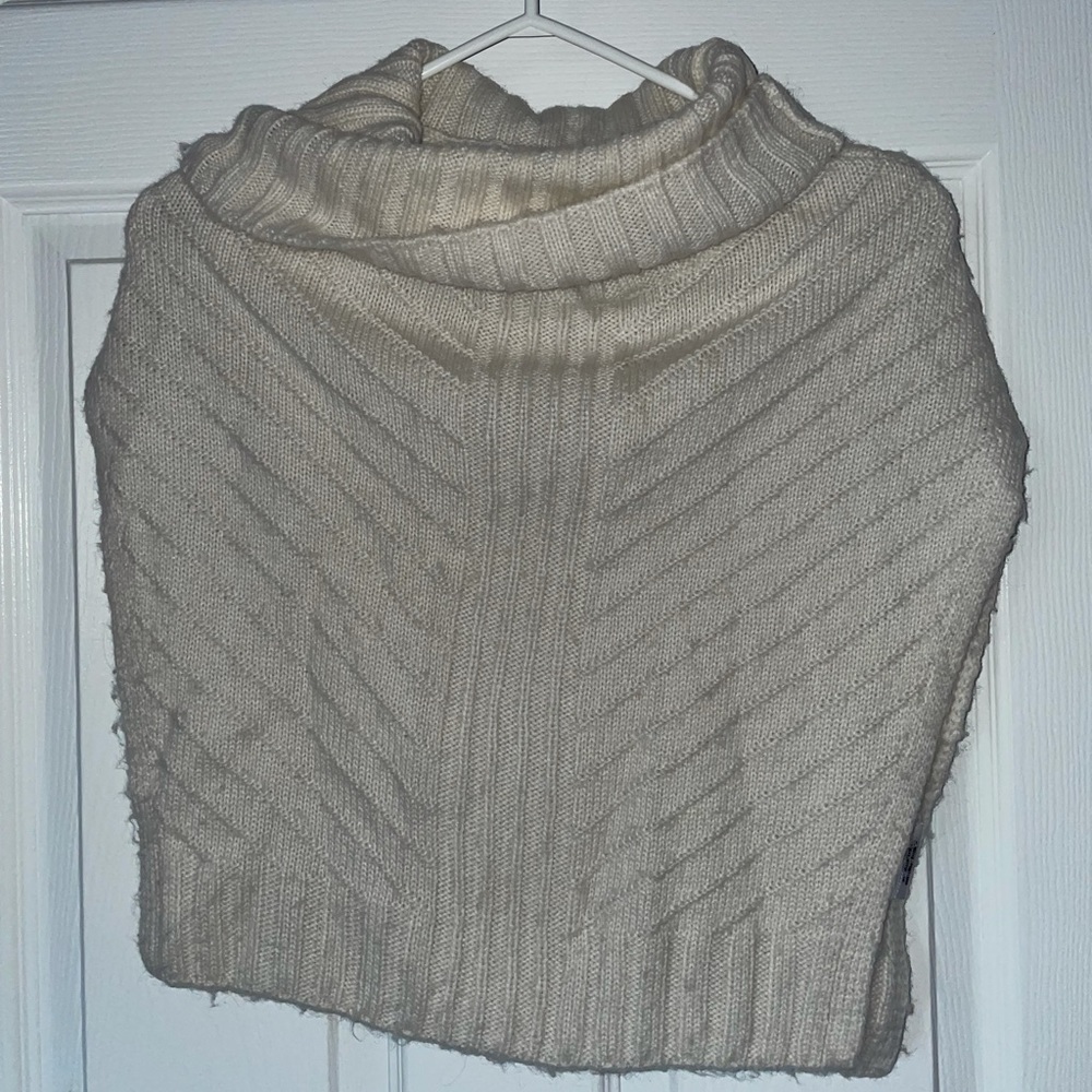 Guess poncho